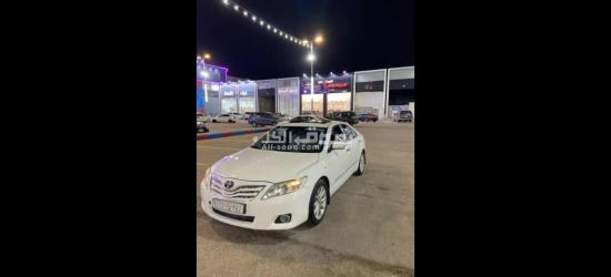 للبيع تيوتا كامري 2010 - 4